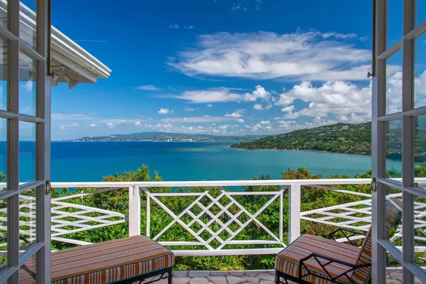 Private 2BR Open-air Villa Panoramic Views Pool - Image 1