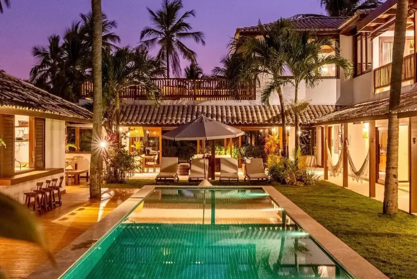 Charming beachfront house, just a few meters from the village of Praia do Forte. - Image 1