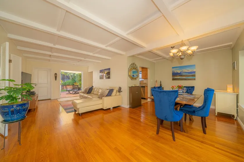 SailBay House 4 Bikes 2 Desks! - Image 1