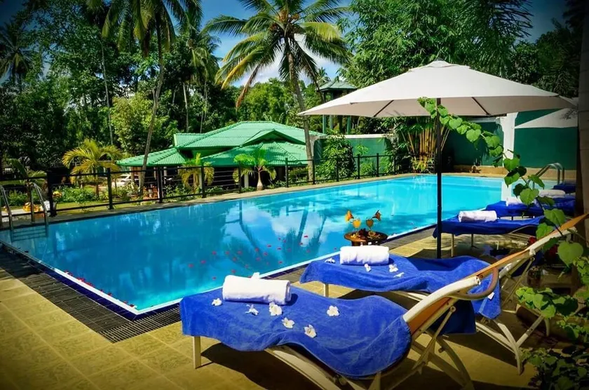 villa with private swimming pool - Image 1