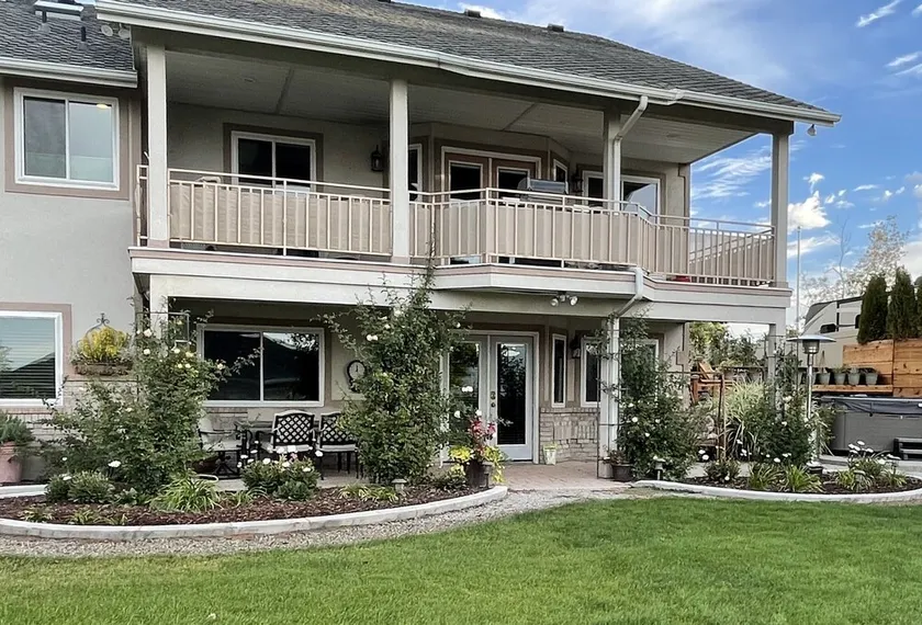 Luxury Guest Duplex - 3 Minutes from Freeway and Close to Everything Else! - Image 1