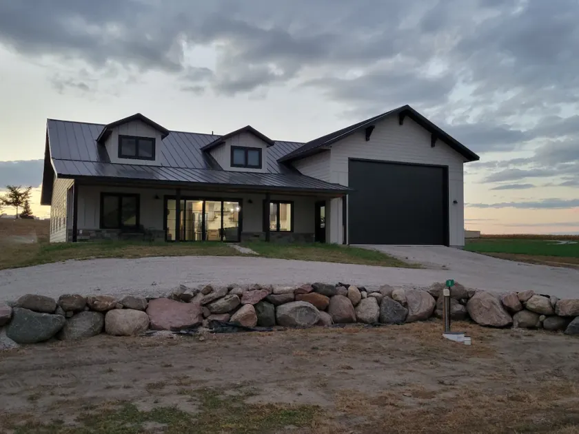 Spacious house near a lake with great fishing and boating🏖🚤 - Image 1