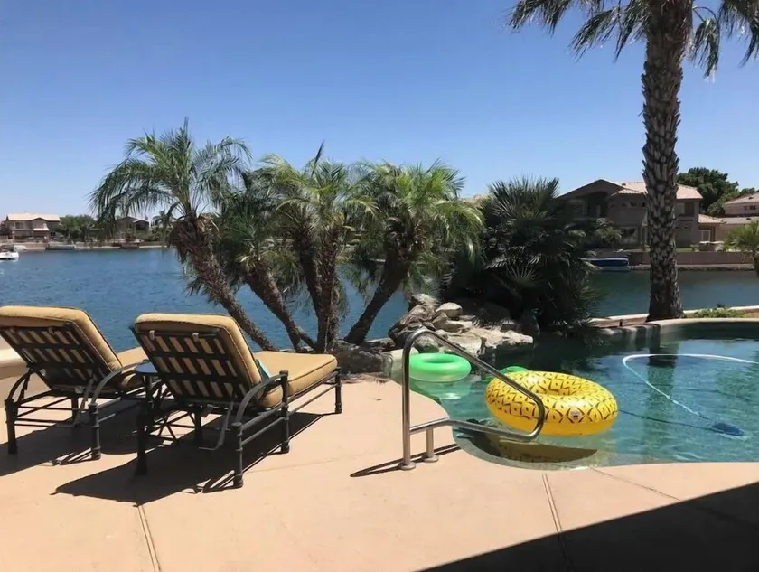 Scenic Lakeside Cove House - Image 1
