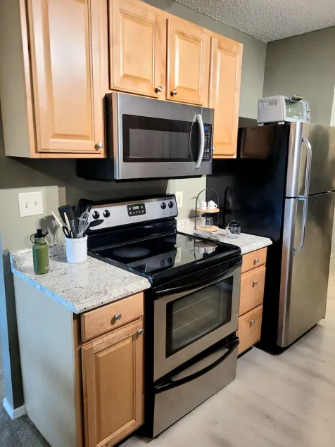 Quiet Condo Close to Hospitals - Image 1
