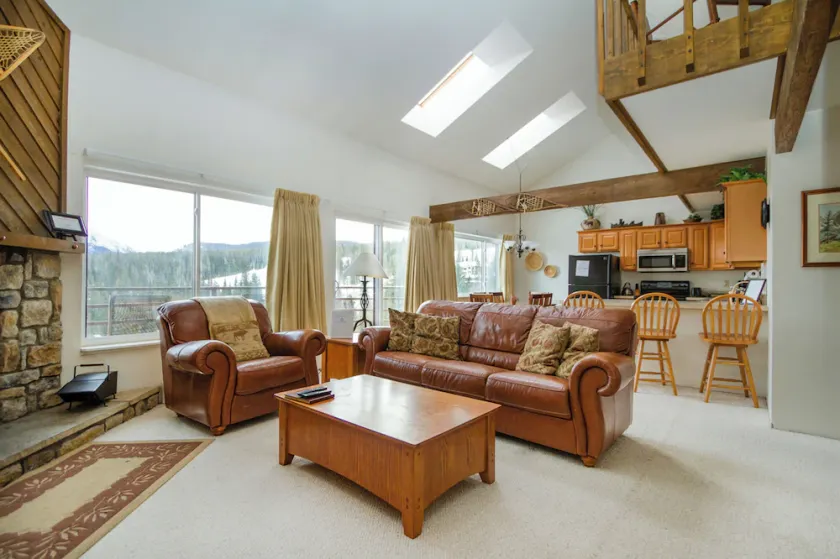 Condo deux chambres avec accès au club et vues magnifiques sur la montagne - Image 1