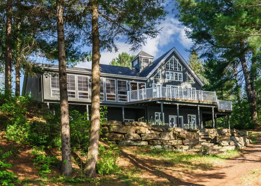 Luxury Cottage Living on the Lake in Muskoka - Image 1