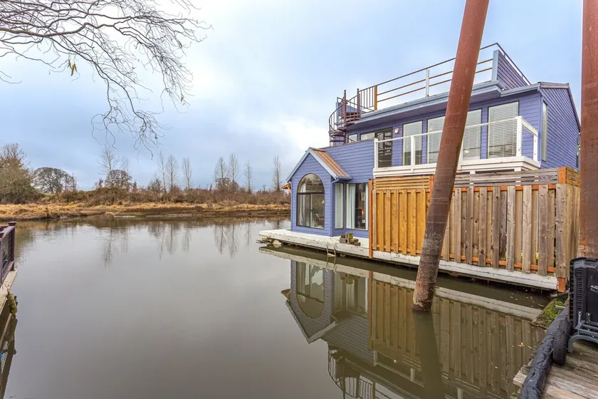Serenity Floating Home - Image 1