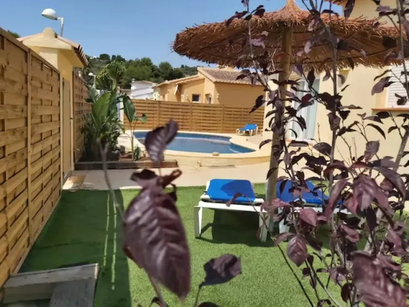 Vacker villa med privat pool, super lugnt område - Image 1