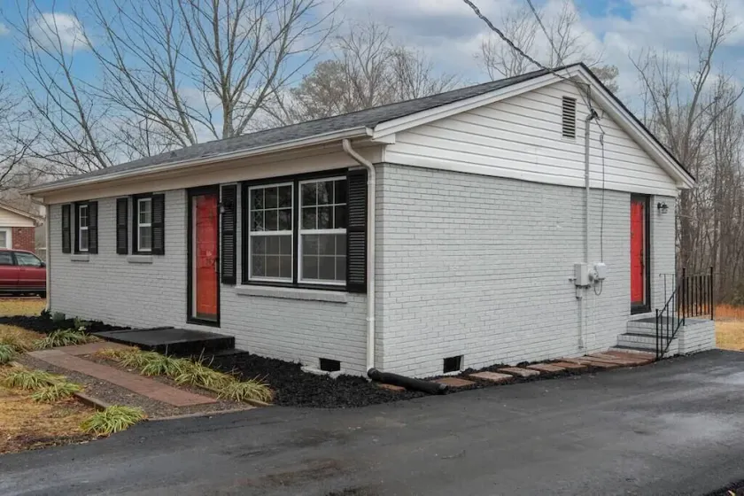 \"Crowder's Cottage\" — Cozy retreat near Kings Mountain & Gastonia, NC - Image 1