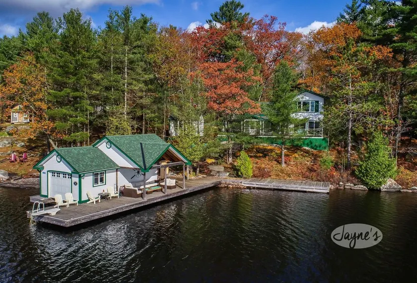 Charming 5bdrm 2bath island cottage on Lake Muskoka! Sunsets! Sauna! - Image 1