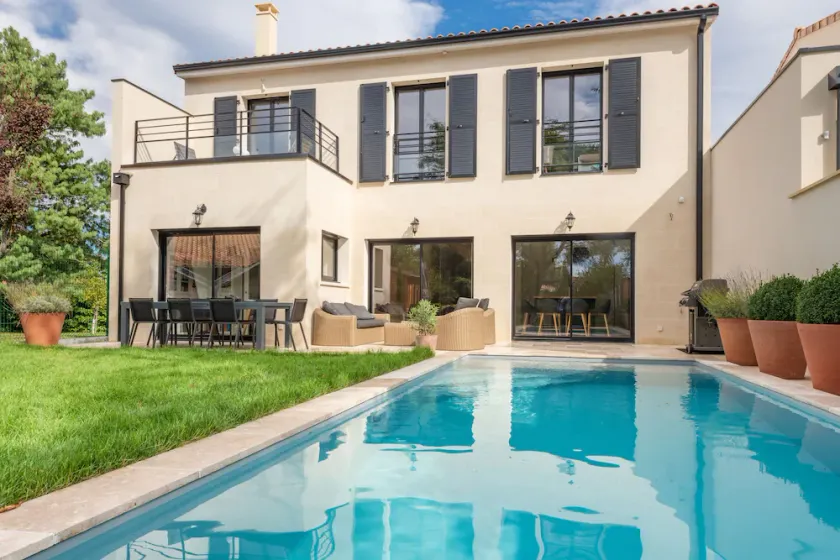LUXURY STONE HOUSE IN THE HEART OF THE BORDEAUX VINEYARDS - Image 1