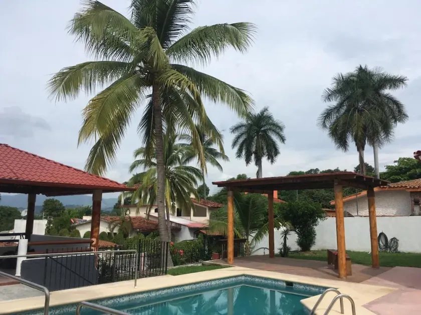 Wonderful residence w/studio, 15 min walk distance from beach & restaurants! - Image 1