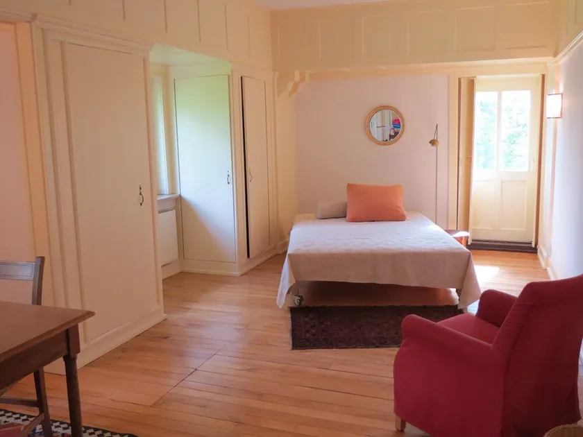 Accommodation and days at the family-friendly arts and culture home - Image 1