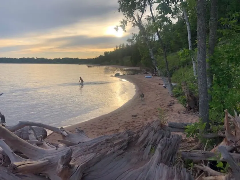 Madeline Island sommerhus i trin på sandede kystlinje! - Image 1
