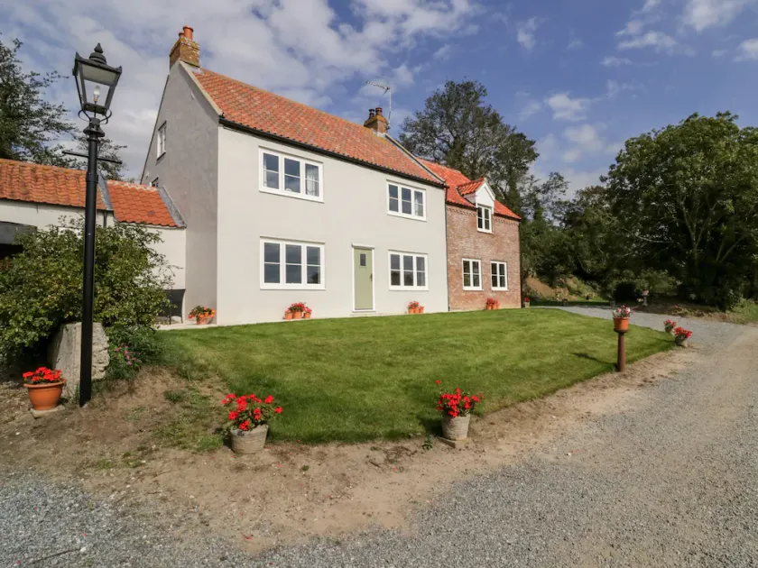 WEST FARM, family friendly, with a garden in Caister-On-Sea - Image 1