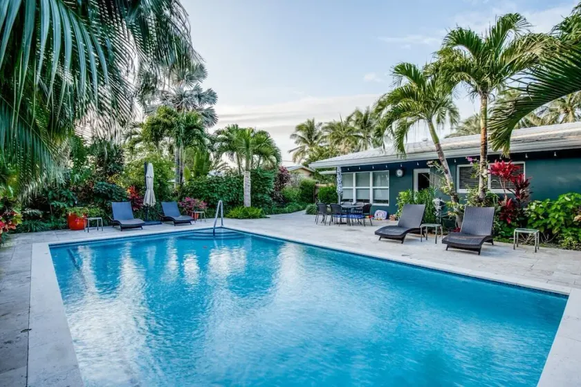 Exotic Oasis: Private Pool Paradise\" - Image 1