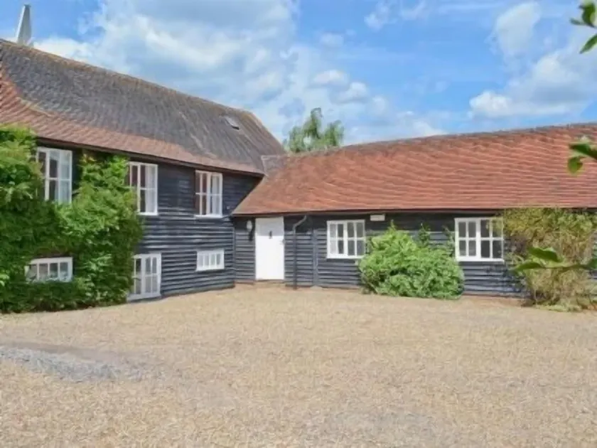 Priory Barn - ideal for large family groups. Sleeps 8/9 adults plus 3 children - Image 1