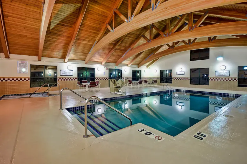 King Suite | Free Breakfast. Pool and Hot Tub - Image 1