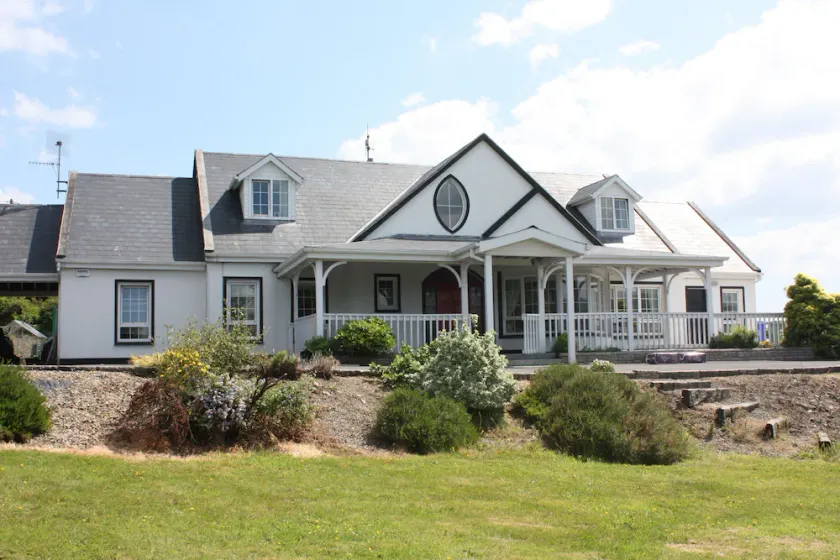 Open Plan American Ranch style Villa with stunning lake & Mountain Views - Image 1