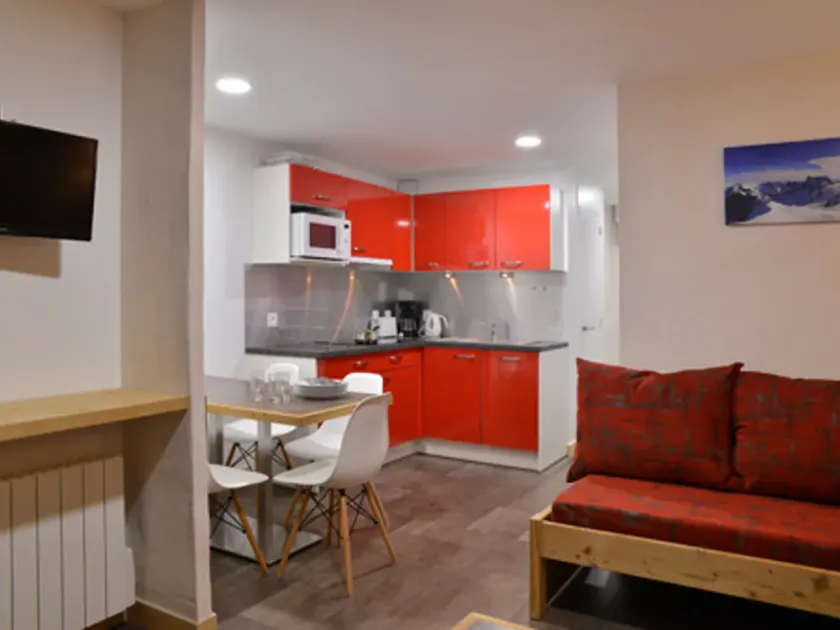 Appartement rénové proche des pistes avec balcon - Image 1