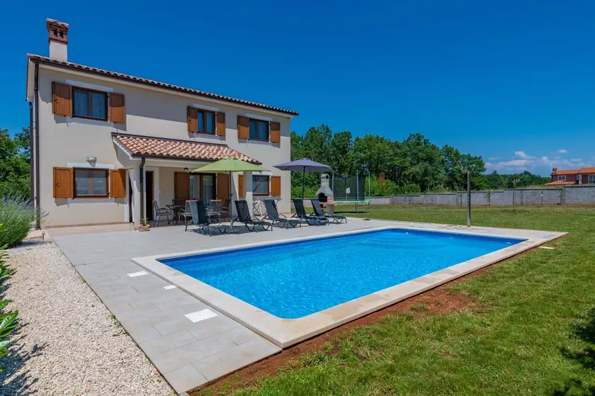Günstig Gelegene Neubau-villa mit Pool - Image 1