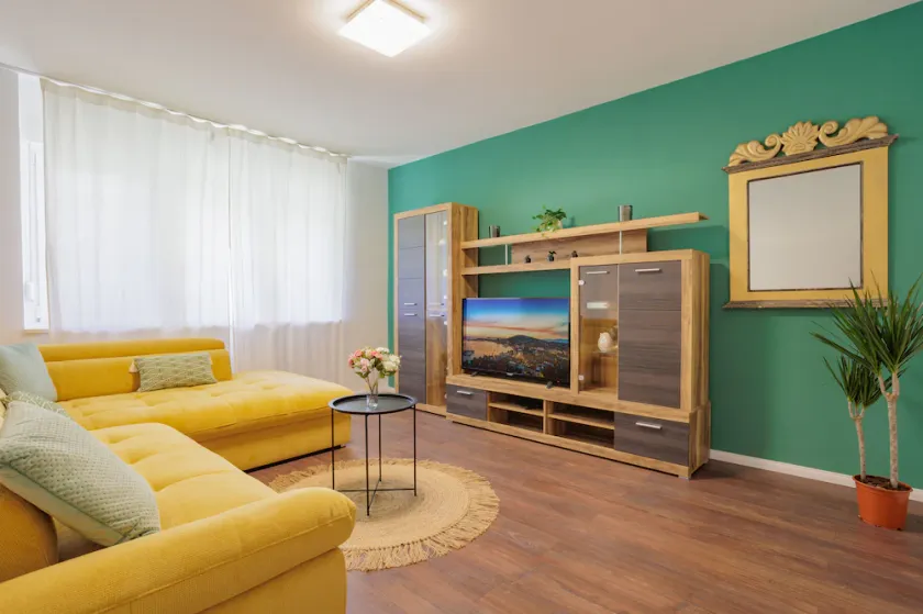 New 1 bedroom peaceful apartment near city center - Image 1
