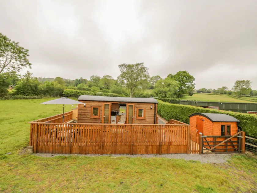 SHEPHERDS RETREAT, pet friendly, with a garden in Cleobury Mortimer - Image 1