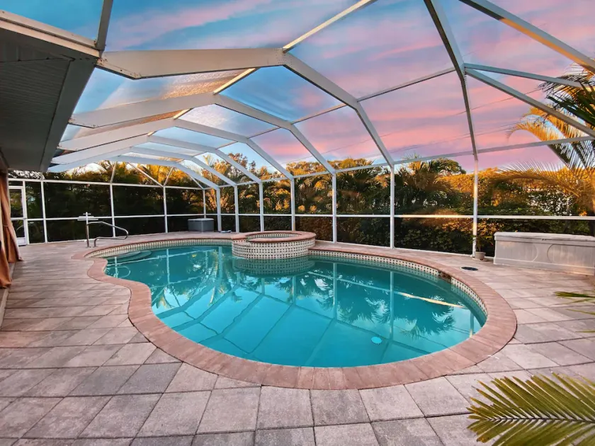 Modern 3/2 med uppvärmd pool, jacuzzi och inhägnad gård - Image 1
