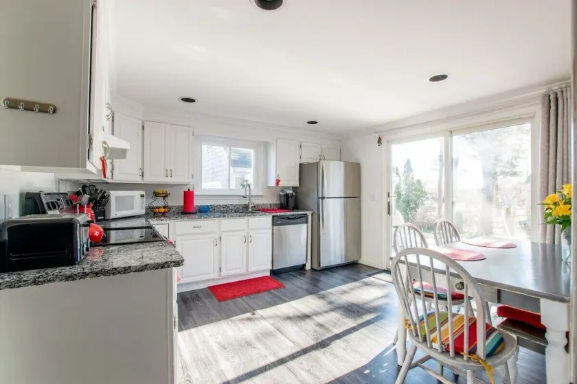 Central AC Close to Beach Dog Friendly! - Image 1