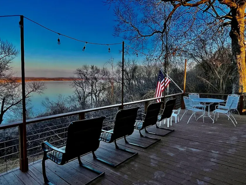 Lake View cottage, secluded, quiet, total remodel, 3 king beds - Image 1