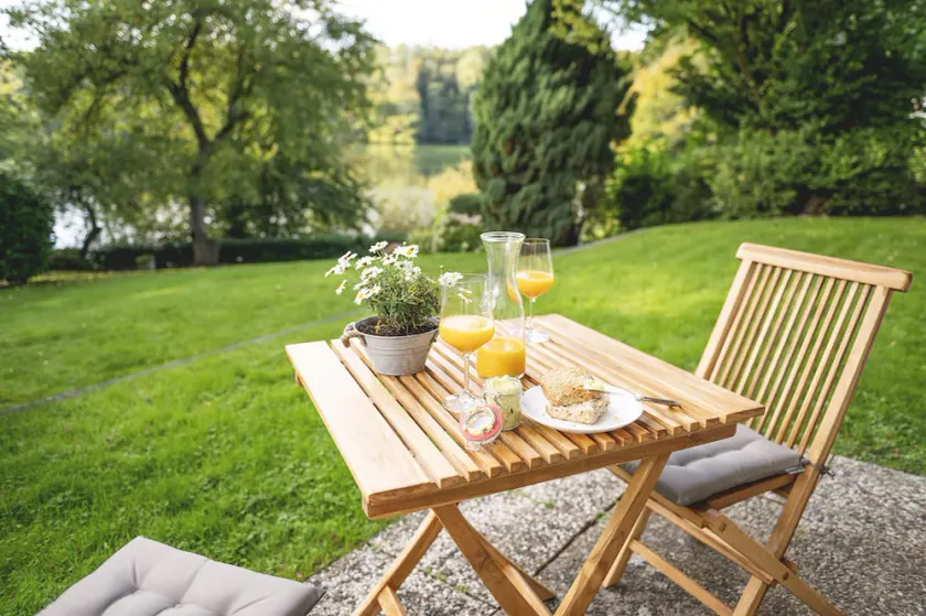 Modern vacation apartment directly on the Schloßsee, with its own terrace - Image 1