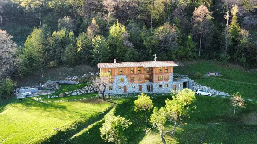 Apartment im luxuriösen Chalet „Baita Treeb Tramontana“ mit Seeblick & privater Terrasse in Civenna - Image 1