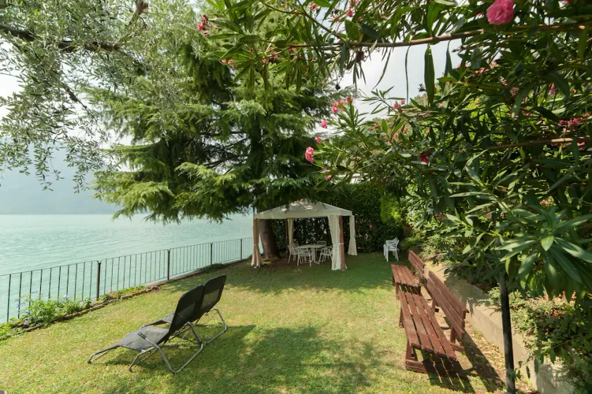 NEST SUR LE LAC face au lac, plage privée, air conditionné SEPT-OCT OFFERT - Image 1
