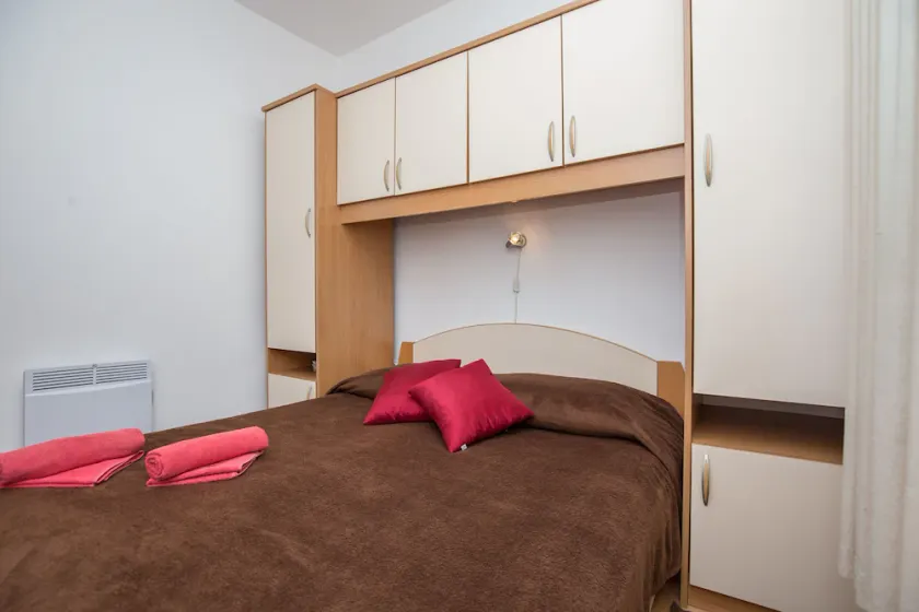 Apartment with Sunny terrace & Parking - Image 1