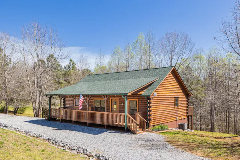 NEW BEAUTIFUL PRIVATE CABIN -- 17 miles from Lake Lure & 19 miles from TIEC - Image 1