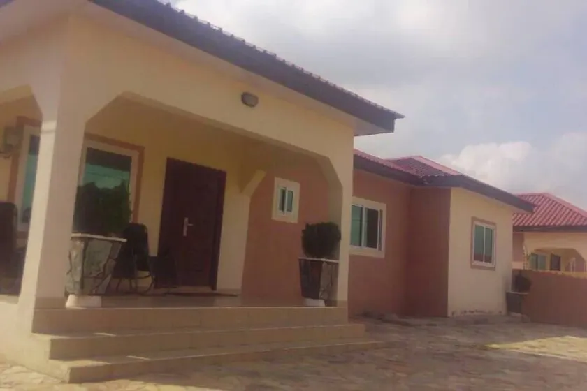 Come and Enjoy Mama’s Luxury Home - Image 1