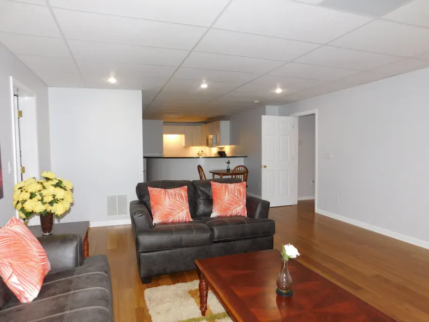 Upscale area.  Close to Braves & Mercedes-Benz Stadium. - Image 1