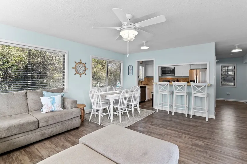 Scenic Caswell Beach! 3 Mins to Beach & Pool. Clean + Conveniently Located - Image 1