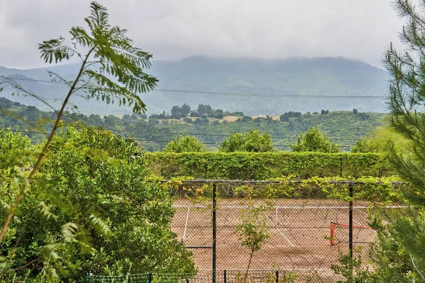 Ojai Vacation Home with Views on the East End - Image 1