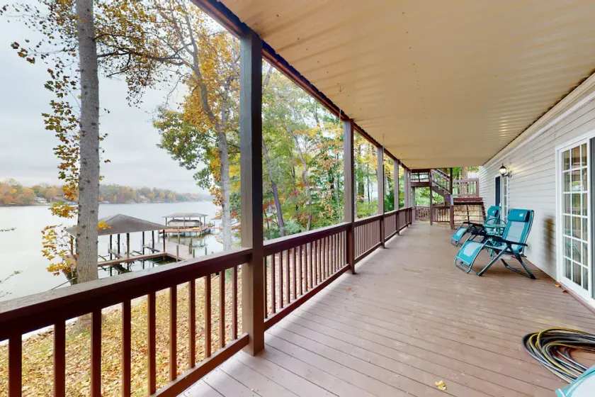 Briarcliff - 3000 sq ft waterfront home w/ private dock, 2 kitchens & pool table - Image 1