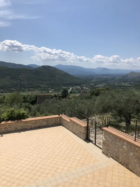 Une oasis de paix parmi les oliviers séculaires - Image 1