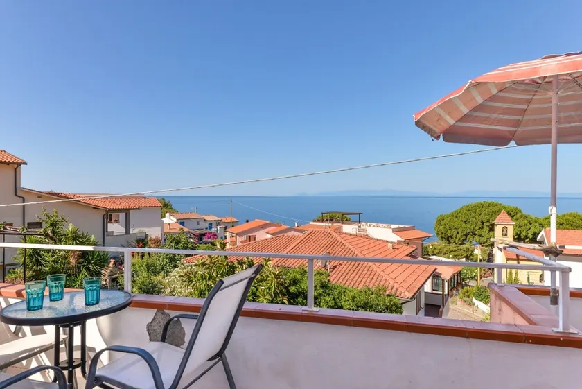Ferienwohnung 'Appartamento Con Vista Mare Chiessi' mit Meerblick, Balkon und Klimaanlage - Image 1
