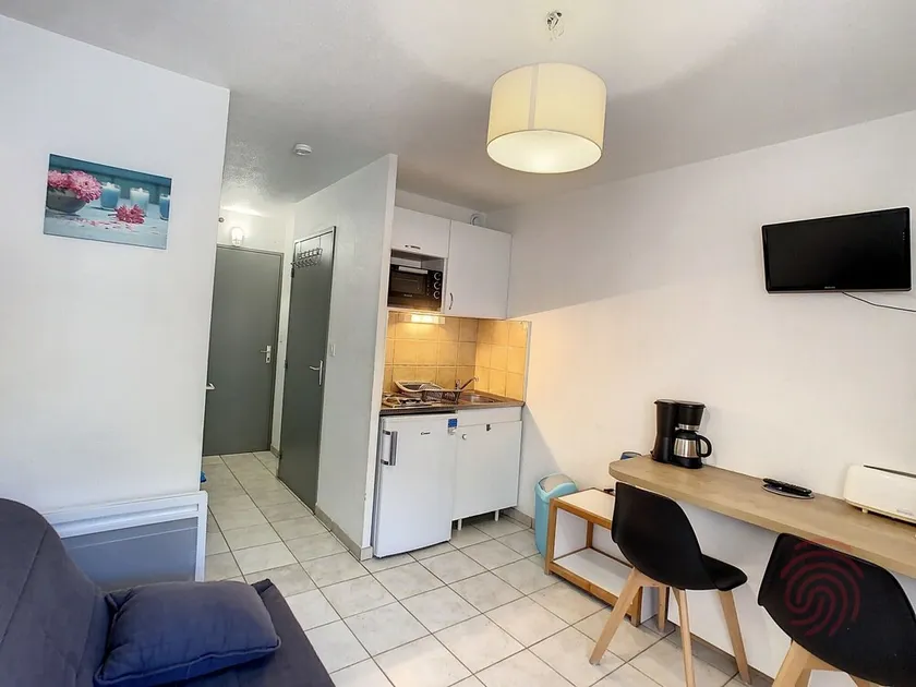 Cozy Studio Near Spa, Pet-Friendly, WiFi, Balcony, and Free Parking - Image 1