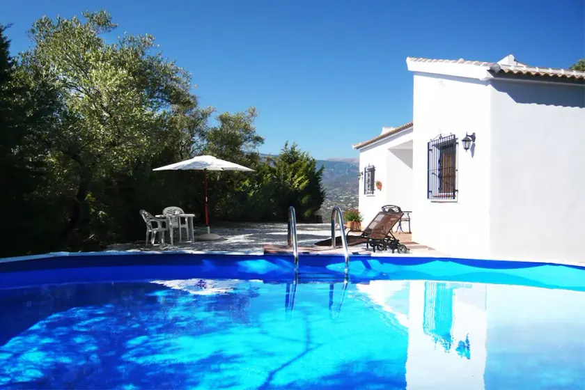 Litet hus i naturreservatet med pool - Image 1