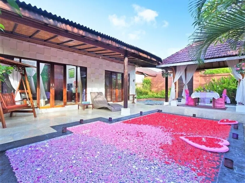 Unforgetable Romantic Pool Villa In Kuta - Image 1