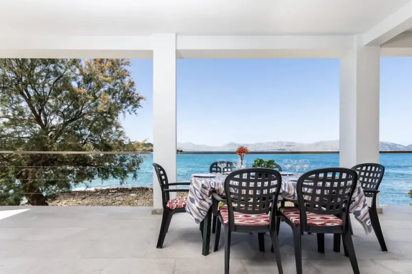 Villa moderna ed elegante in prima linea di Mal Pas, Alcudia. - Image 1