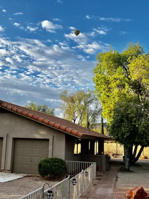 Romantic escape overlooking the mountains, close to the city and nature, trails. - Image 1