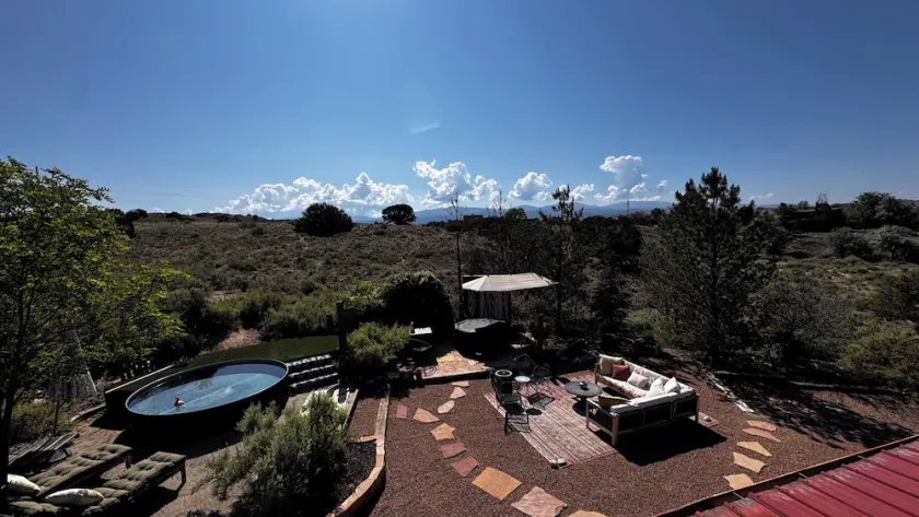 Private Hiking, 6-Acre Sanctuary, Dog friendly, Hot Tub, Fireplaces, Pool - Image 1