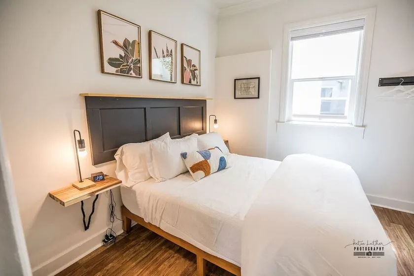Downtown Dwelling 1612 | Close to Hospitals - Image 1