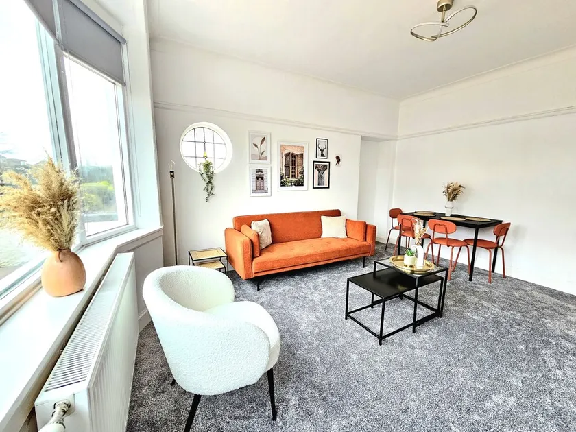 Charming 3-Bed Oasis-free parking - Image 1
